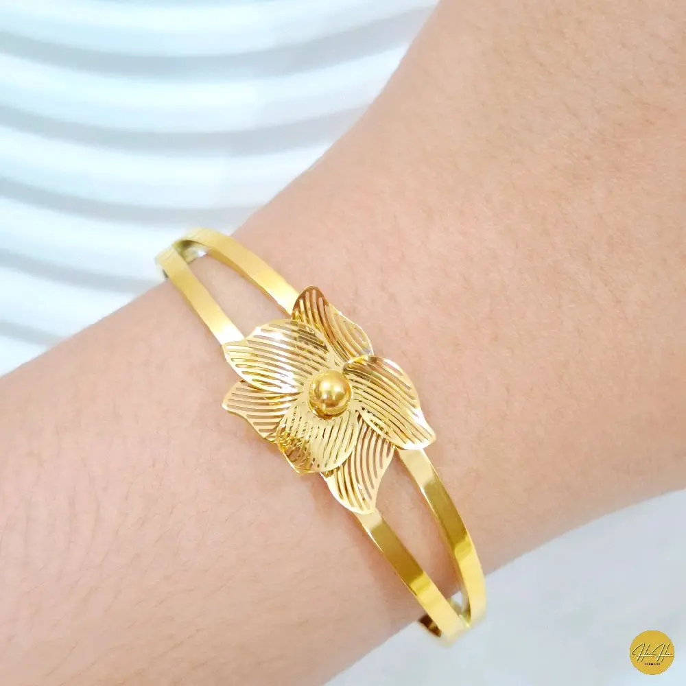 (Beli 2 Bonus 1 Random)Gelang Bangle Titanium Bunga Amber Warna Gold Kualitas Premium|Anti Karat