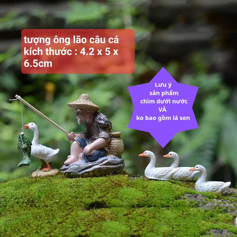 Trang trí tiểu cảnh bể cá mô hình ông già câu cá băng nhựa resin kích thước 4.2cm x 5cm x 6.5cm