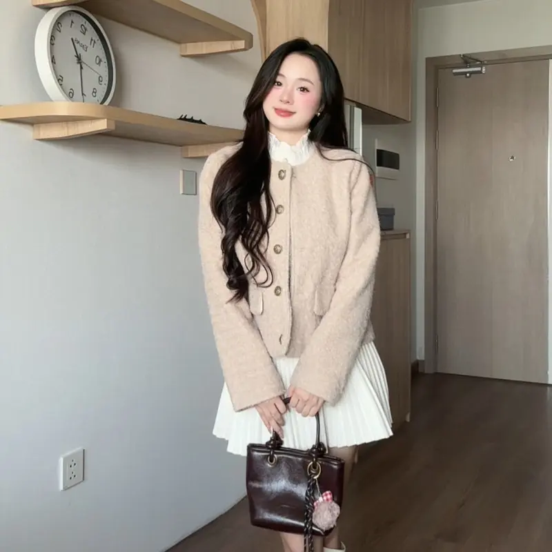 Áo Khoác Dạ Tweed Kiểu Nữ 2 Lớp Có Đệm Vai Dáng Ngắn Basic Chi Tiết Cổ Tròn Cúc Đồng Mùa Thu Đông Kimee - KA688 | BigBuy360 - bigbuy360.vn