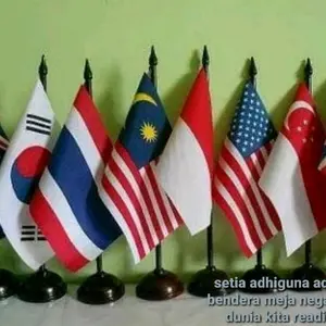 Bendera Meja Negara dengan Tali Kayu dan Tiang stainlis