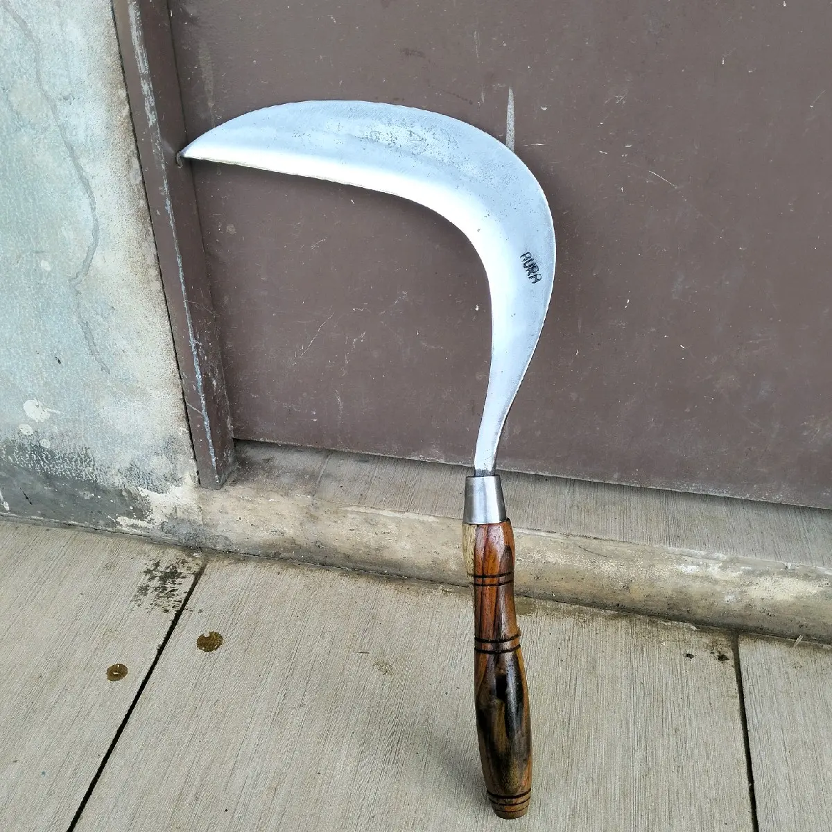 arit rumput bahan baja per sepuh cap AURA super tajam