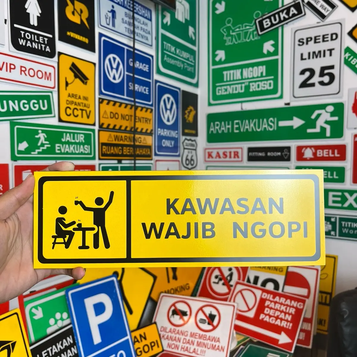 SIGN PETUNJUK RAMBU KAWASAN WAJIB NGOPI 10x30cm
