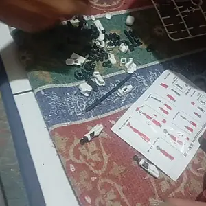 Model tubuh manusia cetak 3D, figur aksi 13 bagian, mainan multi-sendi yang dapat digerakkan dan dideformasi dengan rakitan artefak dekompresi yang dilengkapi dengan 4 senjata dan 3 bentuk tangan mainan anak-anak