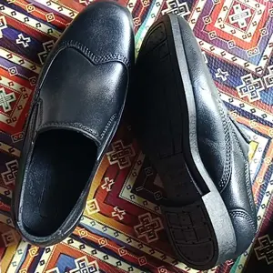Sepatu Kulit Hitam Anak Laki-Laki Formal Slip On Nyaman untuk Sekolah SD Wisuda & Acara Resmi Ukuran 24-35 Desain Praktis dan Nyaman Ideal untuk Acara Resmi