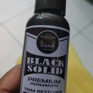 BLACK SOLID PENGHITAM BODY KENDARAAN PERMANEN 60ml & 100ml Dengan Pad Aplikator untuk Dashboard Doff dan Body Kasar
