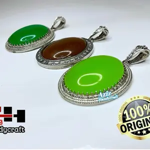 Liontin Batu Sintetis Tembus Cahaya