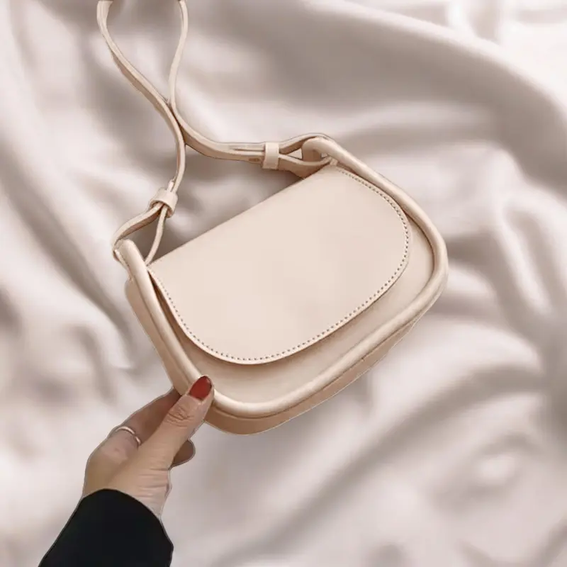 Mutiara Bags - Tas Selempang Wanita Kekinian LANNY minibag Muat HP Kulit Sintetis Polos Tersedia Hitam 2