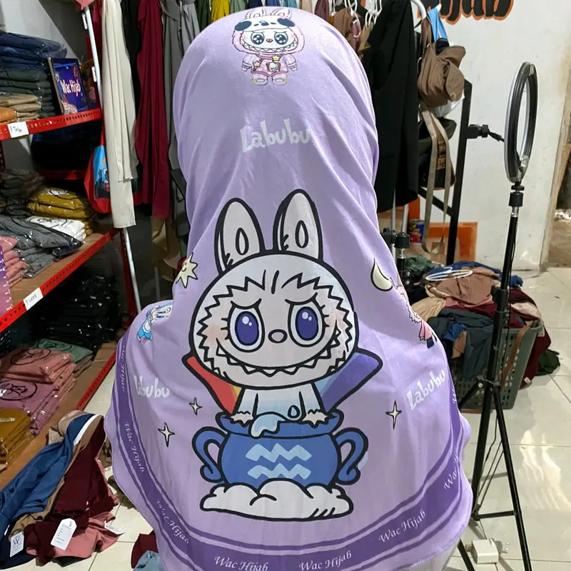 Hijab Instant Anak Labubu Bahan Spandek Jersey Kerudung Anak Motif Labubu Terbaru -wachijab Muslim Sekolah Nyaman 3