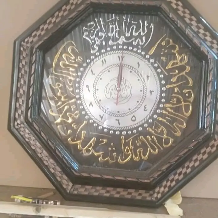 jam dinding kaligrafi diameter 55cm bingkai ayu mesin Quart
