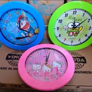 JAM DINDING VINODA KARAKTER DORAEMON, HELLO KITY DAN KEROPI PLASTIK IKUAT DAN TAHAN LAMA