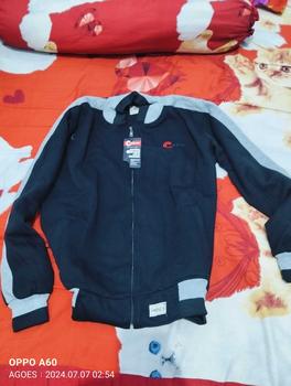Product Review of Jaket Bomber Kerah Resleting Versity Premium / Sweater Zipper Krah Distro Pria Wanita Baseball Fleece Lembut Panjang from A**s V**n 0