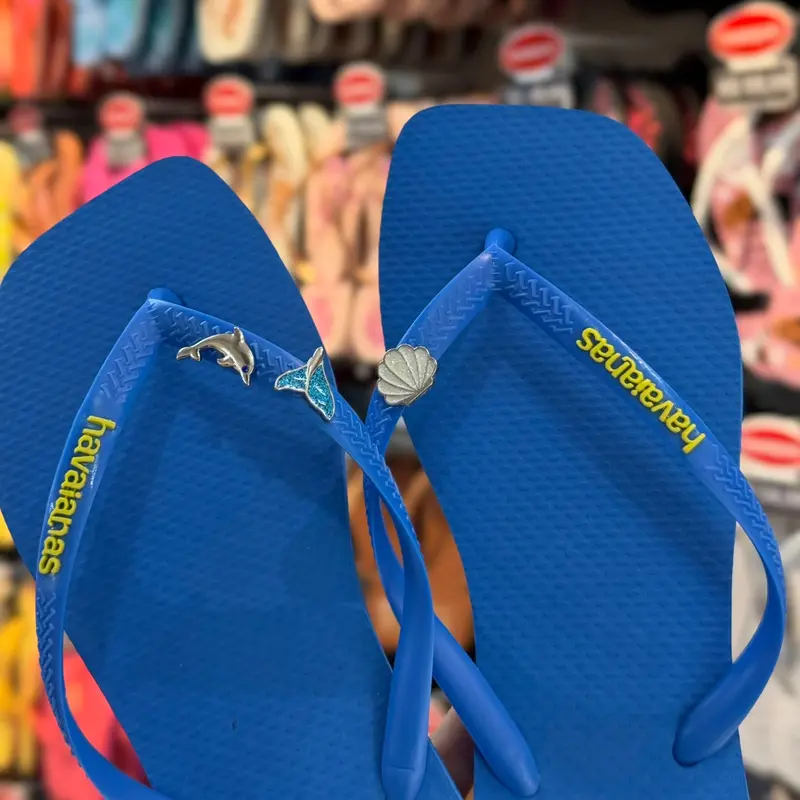 Havaianas Slim Square Logo Pop Up + Pingente Golfinho, Concha e Sereia