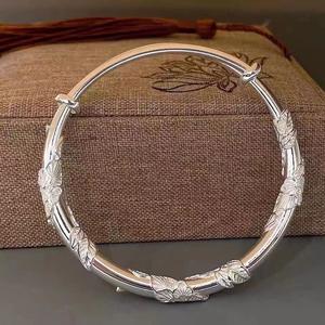 Vòng tay mạ bạc kiểu Nhật Bản và Hàn Quốc với họa tiết lá cây, thiết kế độc đáo và thời trang, phụ kiện thanh lịch dành cho phái nữ.