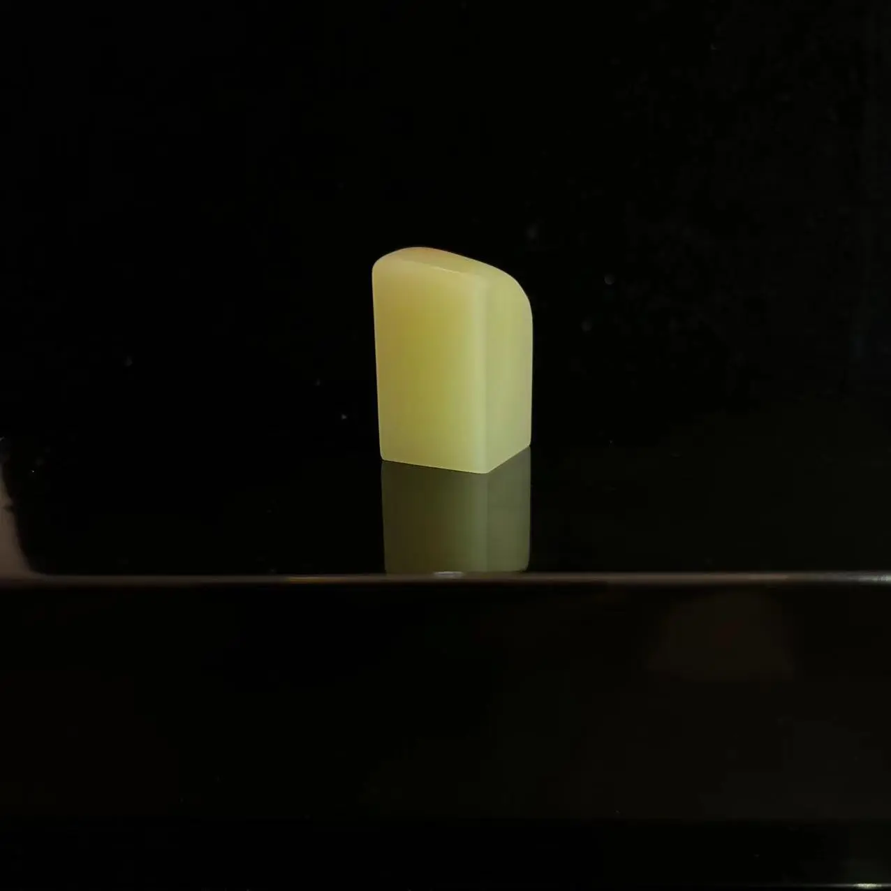 A hibiscus stone seal Shoushan stone seal Chinese traditional culture hibiscus white seal seal cutting collection seal