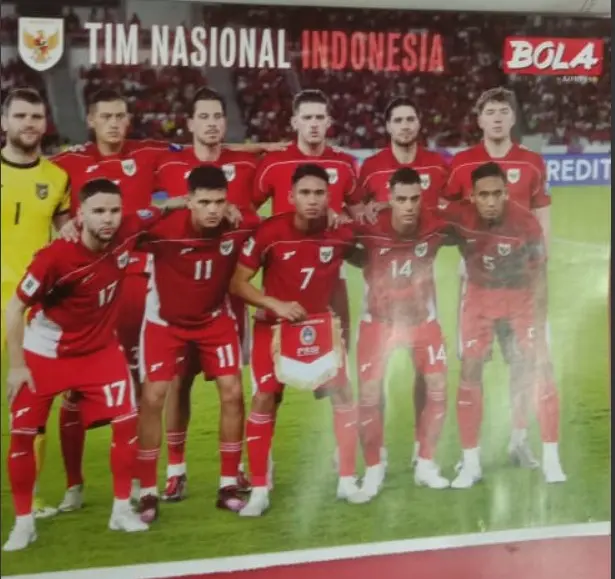 TABLOID BOLA BY KOMPAS - EDISI KHUSUS PERJALANAN TIMNAS INDONESIA MENUJU PIALA DUNIA, EKSKLUSIF POSTER dan ILUSTRASI TIMNAS INDONESIA