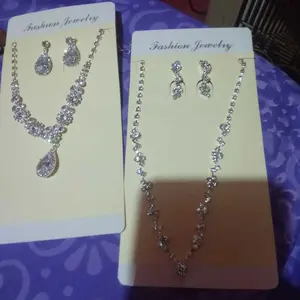 YADORNOS Set Anting Kalung Berlian Imitasi Wanita Anting Kalung Permukaan Halus Sederhana Tahan Lama untuk Hadiah Ulang Tahun Natal Hari Valentine