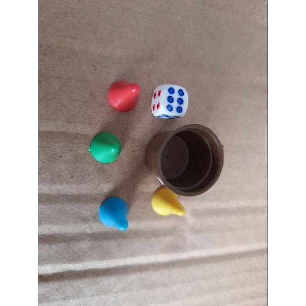 Satu Set Dadu Tatakan plus pion warna warni untuk mainan ular tangga 2