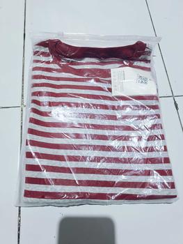 Product Review of kaos stretch leher kru bergaris merah from d**i 0