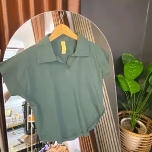 Baju wanita lengan pendek.Bahan cotton combed Atasan Crop