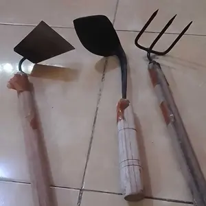 Paket alat taman 3 pcs ,koret rumput ,garukan dan cangkul mini