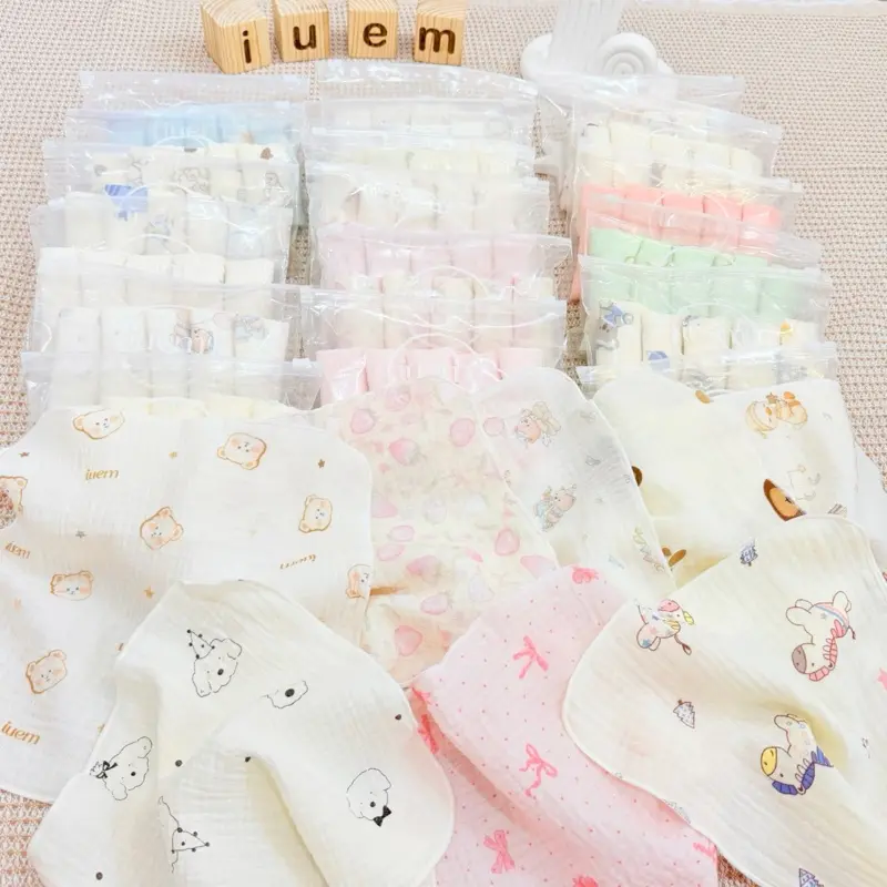 iuem khăn sữa xô muslin 2 lớp (set 5 cái) cho bé từ sơ sinh, làm khăn thấm sữa, lau mồ hôi, rửa mặt, 1 mặt họa tiết, kt 28*28cm (+-1cm)