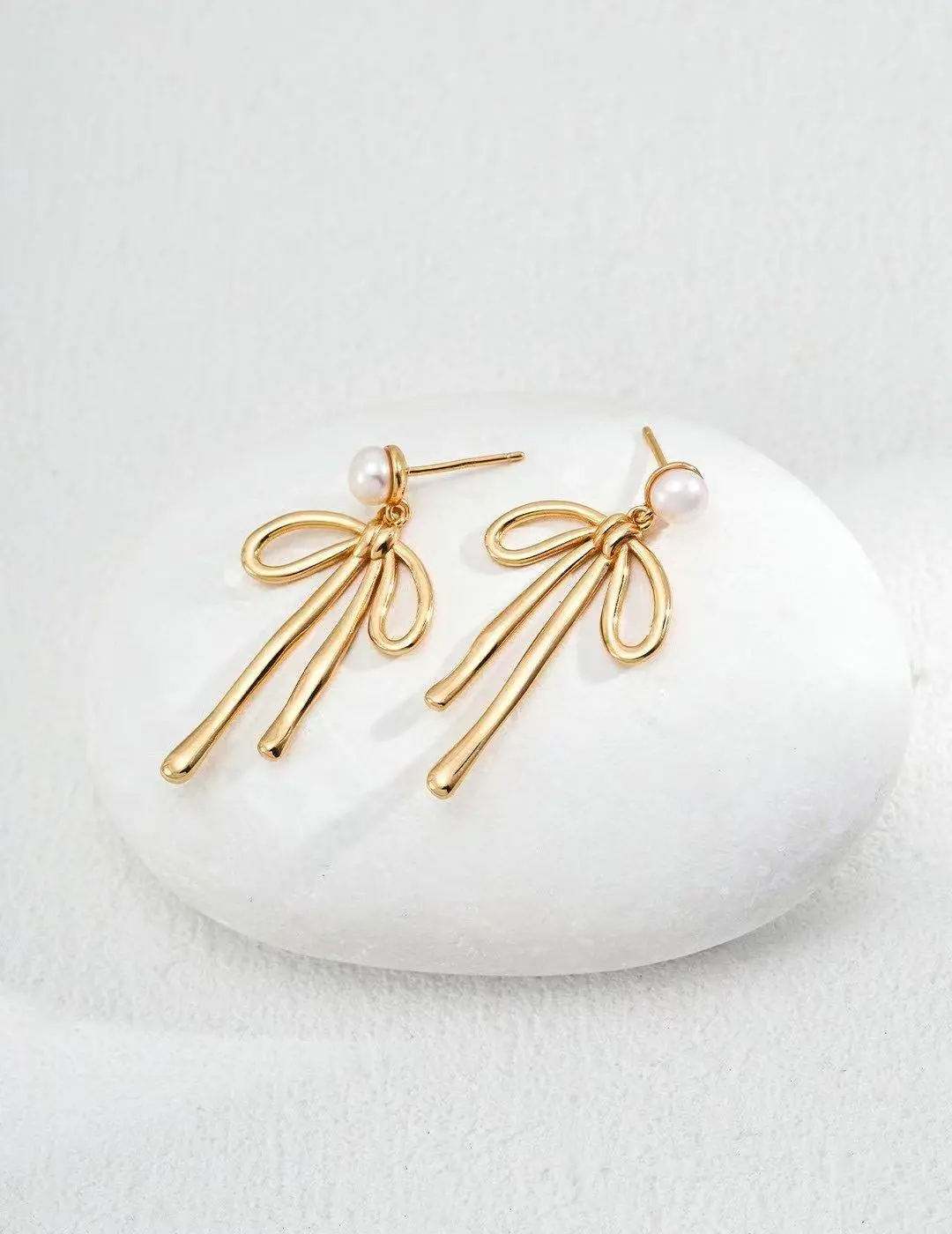 Vintage Bow & Pearl Earrings in S925 Silver
