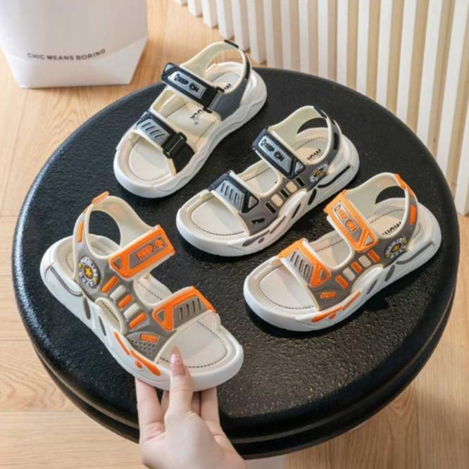 Phom To Lùi 2 Size Dép Sandal Trẻ Em Cho Bé Trai Bé Gái Từ 3 Đến 9 Tuổi Chất Liệu PVC Êm Mềm Nhẹ Phong Cách Thời Trang Đi Chơi Đi Học. SK391