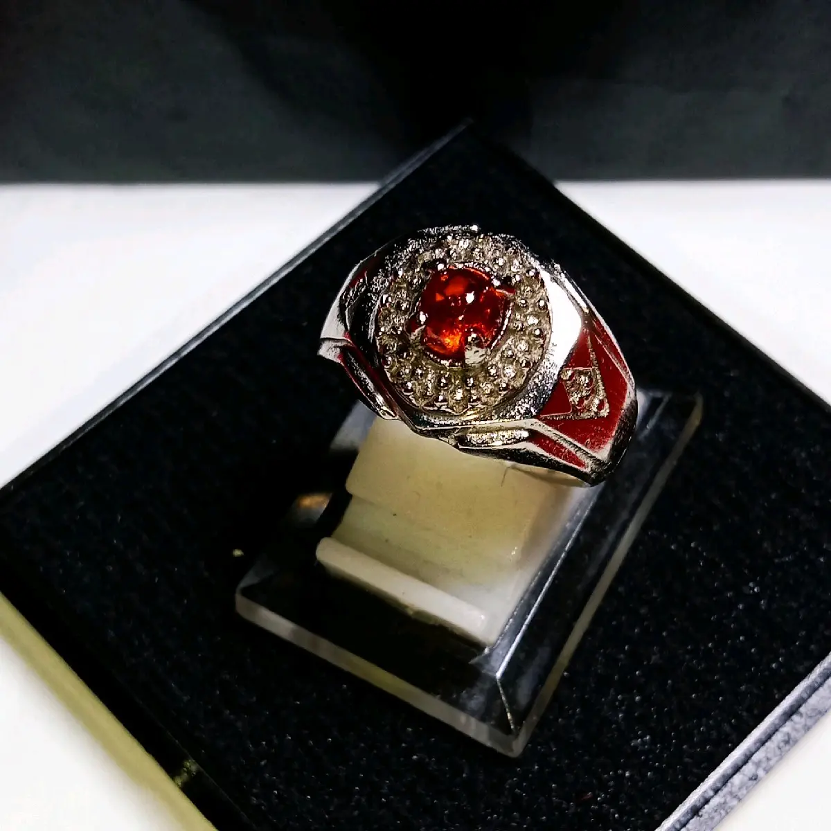 aksesoris batu cincin buntatLipan
