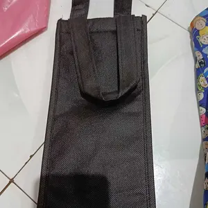 Tas Thermal Botol Multifungsi – Solusi Praktis untuk Membawa Minuman Favoritmu Tetap Dingin atau Panas Sepanjang Hari!