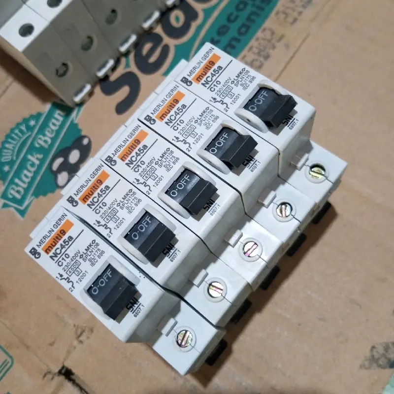 MCB Merlin GERIN kepala hitam multi 1p 2a 4a 6a 10a 16a 20a 25a 32a 40a  Sisa proyek 2