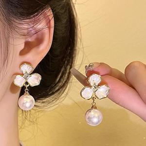 Anting-anting Vintaj Perancis, Gaya Baru untuk Wanita, Mewah dan Mewah, Rekaan Nama Elegan, Sesuai untuk Pelbagai Majlis Earrings Jewelry