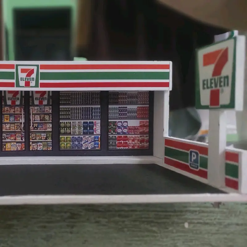 diorama minimarket parkiran 2