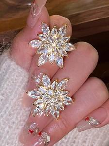 Arete de botón con diseño de copo de nieve, adornado con diamantes de imitación, joyería elegante y exquisita para mujer, accesorios modernos para fiestas y uso diario