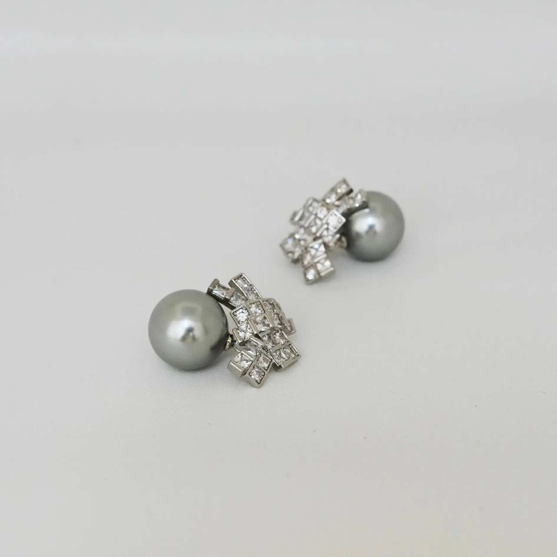 Radha - anting wanita silver titanium, stainless steel anti karat, anti jamur earring14