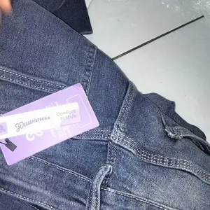 Jennie Cutbray Jeans Higwaist Lipatan Kaki Besar Jeans strecht Wanita