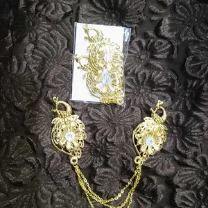 Dinova Store Bros Kebaya Mewah Bunga Berwarna Gold Keemasan dengan Clips Elegan untuk Tampilan Mewah Anda juntai Dada