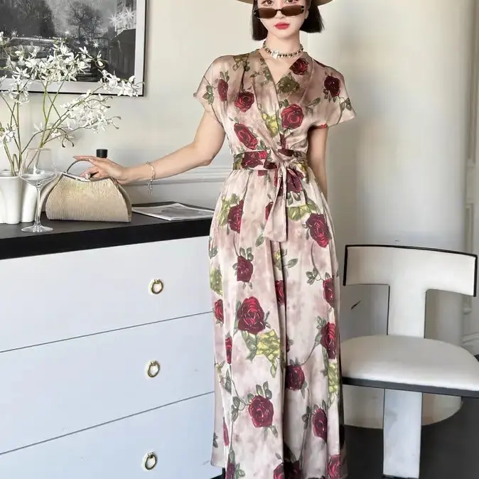 Chinese cheongsam fashionable, form-fitting, high-end and elegant cheongsam