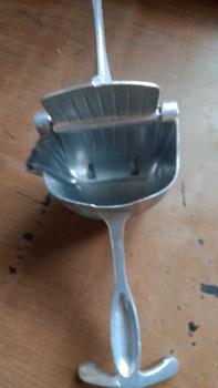 Product Review of Stainless Steel Lemon Squeezer Citrus Juicer Hand Press Heavy Duty Manual Squeeze Juice Extract Aluminium Fruit Kitchen Utensils from L**N 1