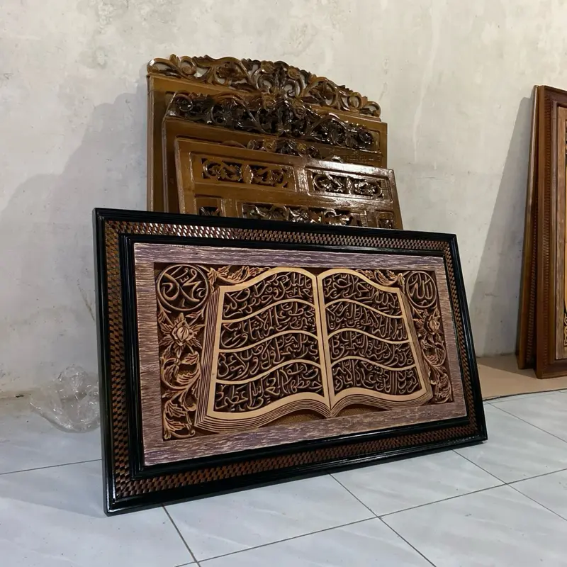 Kaligrafi ayat kursi model kitab kayu mahoni premium karawangan timbul 100x60