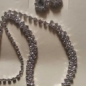 YADORNOS Kalung Wanita Anting Menjuntai Perhiasan Tetesan 2 Buah dengan Berlian Imitasi Berkilau untuk Pesta Topeng Pernikahan Pengiring Pengantin