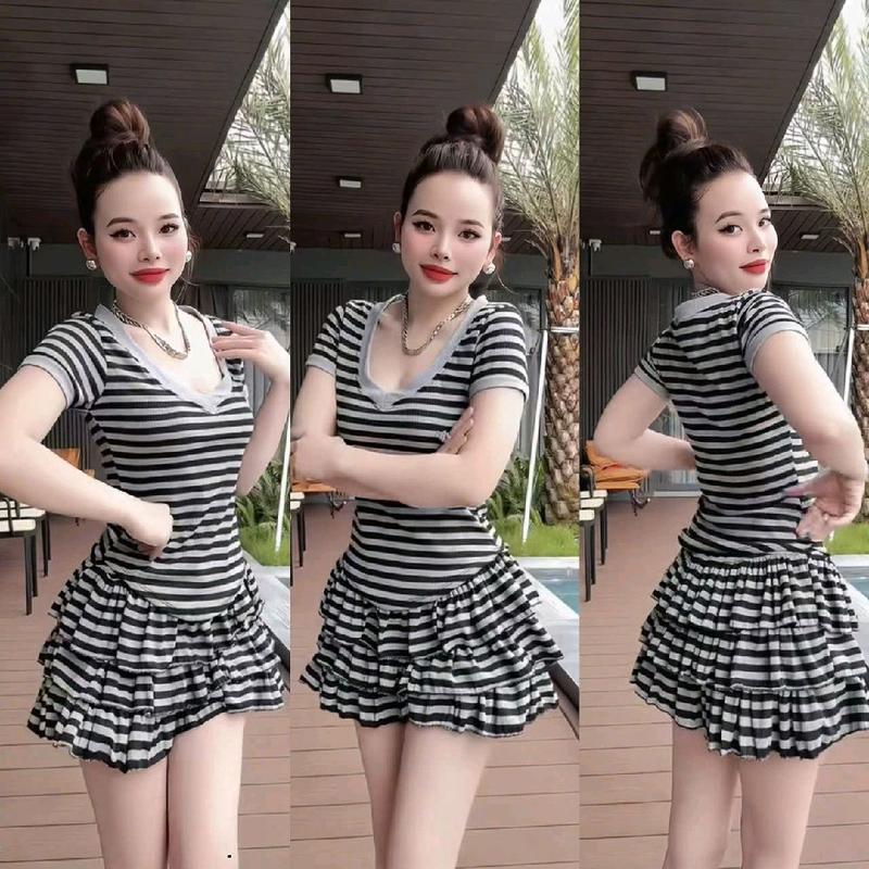 Set Áo Tay Cộc Cổ Tim Viền Màu Sọc Ngang Chất Gân Phối Quần Giả Váy Xếp Tầng Bo Chun 40/60kg