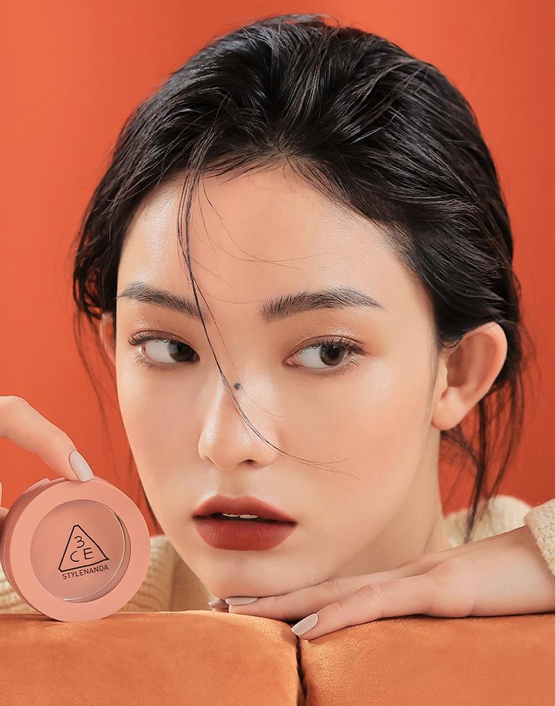 Product Introduction of 3CE Face Blush, Lightweight translucent pigments, silky smooth texture, easily blendable, natural-looking flush. 26