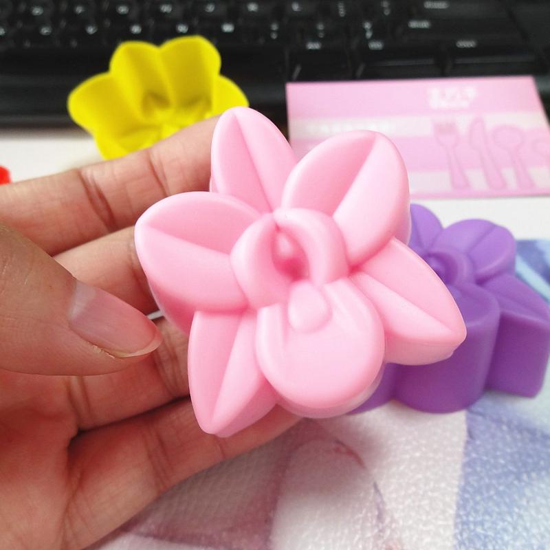 Product Introduction of Cute 5cm Flower Silicone Cake Mold Reusable Heat Resistant Ice Mould DIY Baking Tool 18