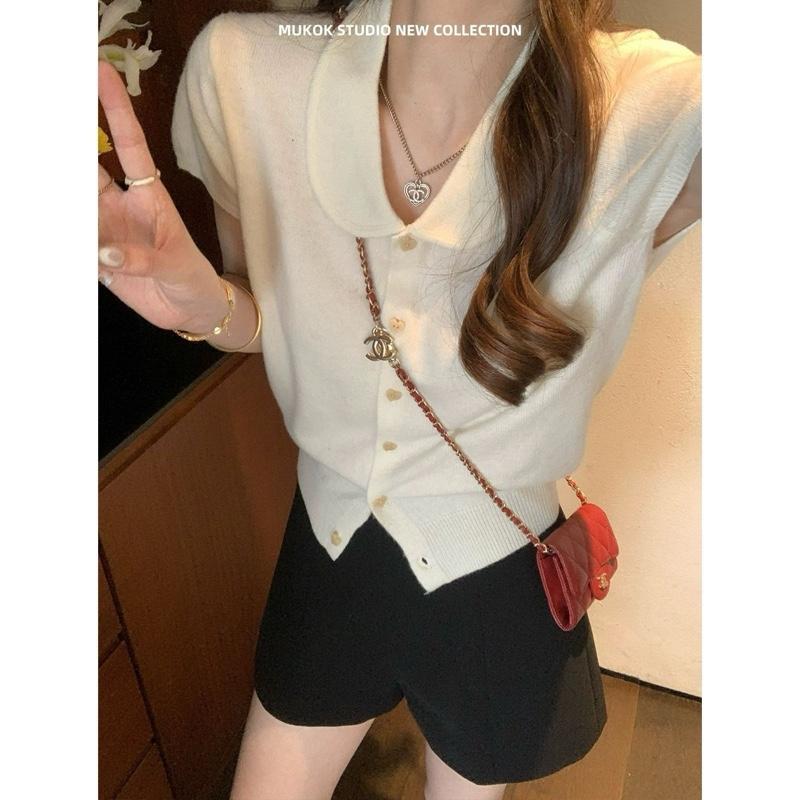  Áo len mongtoghi trắng bẻ cổ phối cúc trái tim tay hến 