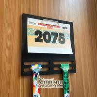 Gambar Kreasikayukuu  Medal & BIB Holder Lari – Display Medali Running + Penjepit Nomor Dada Premium Plywood 5mm 30x30cm - Hitam dari kreasikayukuu Kab. Boyolali 3 Tokopedia