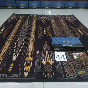SARUNG ATLAS HABIBI KEMBANG Motif BHS Lembut