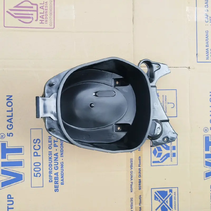 Box helm box bagasi honda vario 110 Cw karbu 1