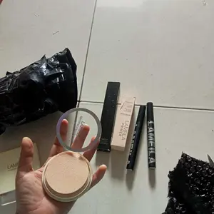 Bedak padat setting powder tahan lama