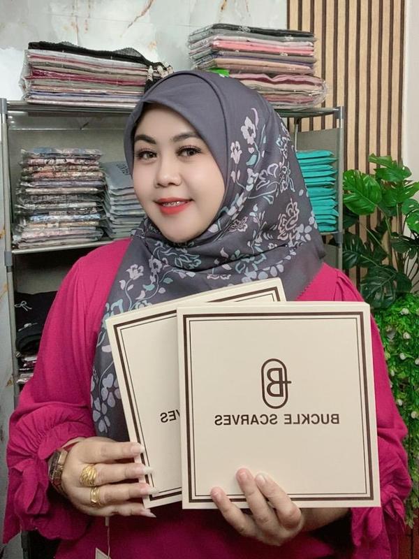 PROMO RAMADAN BUCKLE SCARVES LOGO KEMASAN BOX EKSLUSIF TERBARU Muslim Square Jilbab Katun 1