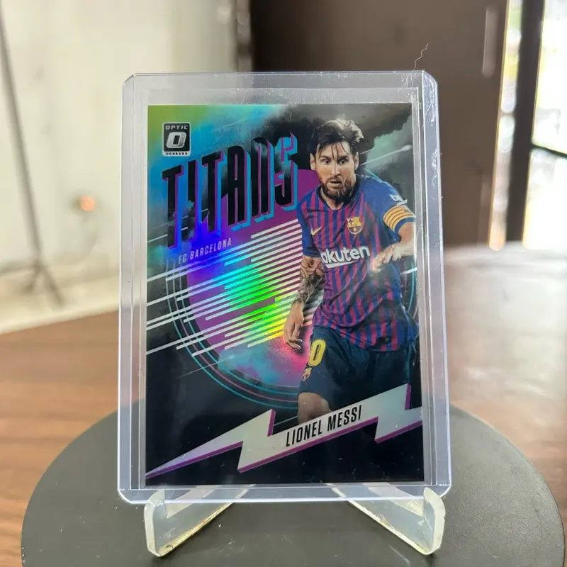 Lionel Messi Titans 2018-19 Panini Donruss Optic Soccer Prizm FC Barcelona